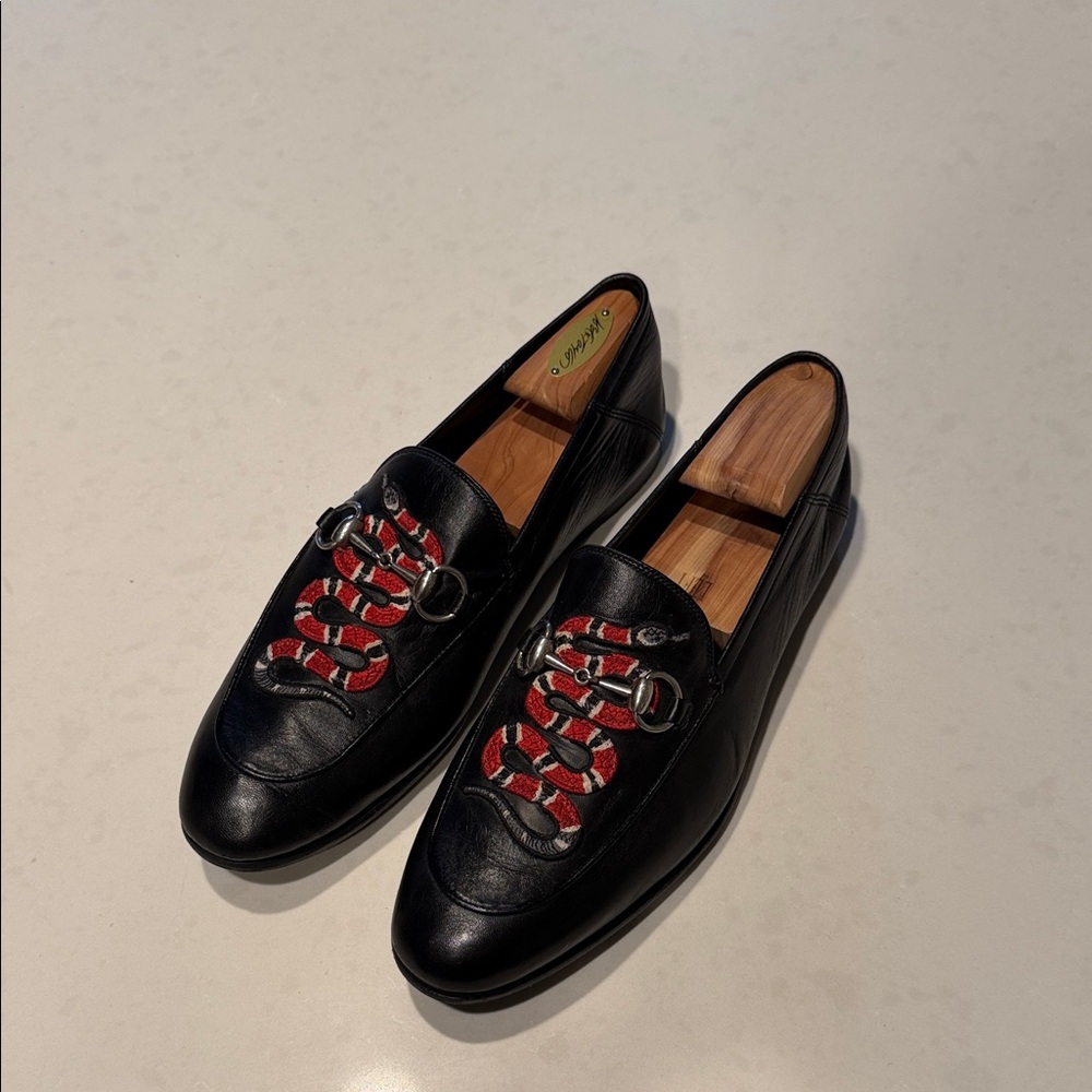 Gucci Black Brixton Leather Loafers with embroidered snake